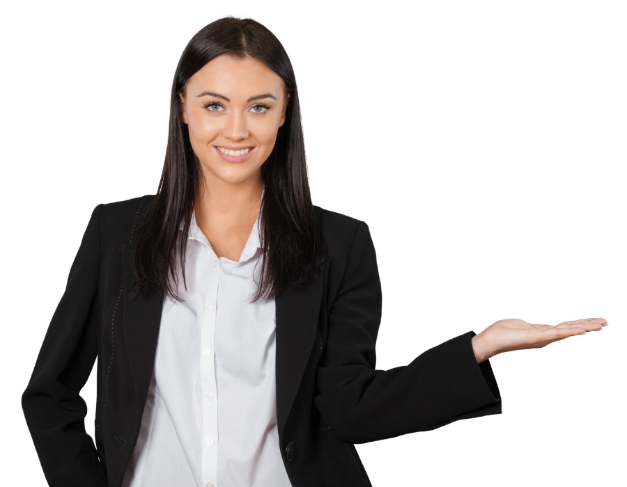 Mujer profesional sonriendo y presentando información, destacando los beneficios de estudiar en CONAEC.