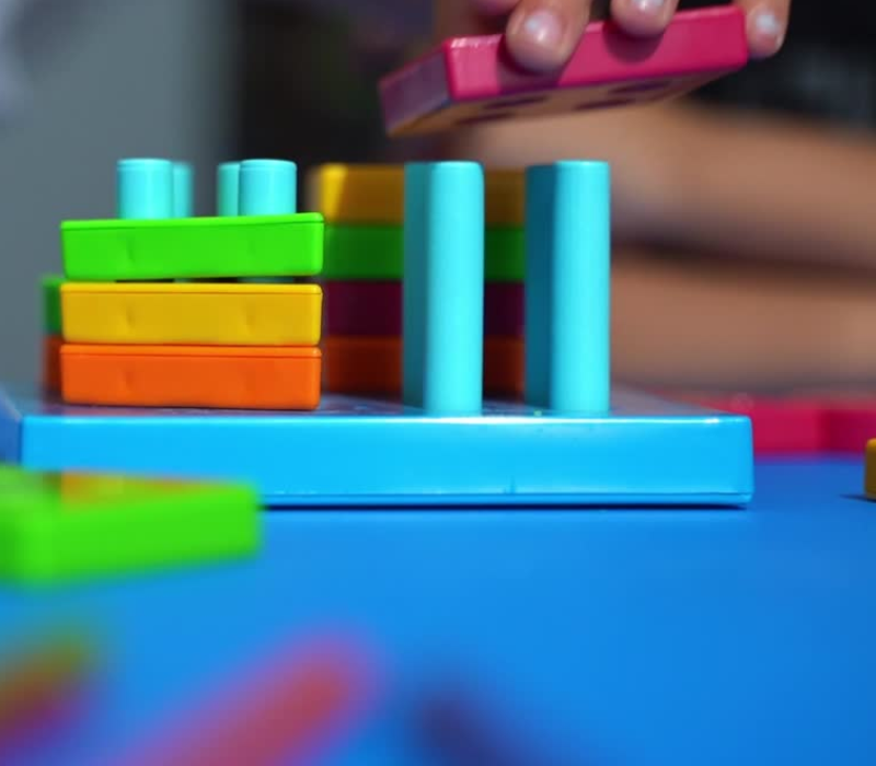 🧠 Desarrollo cognitivo infantil con actividades multisensoriales y lúdicas. Estimulación de memoria, atención, lenguaje y motricidad.